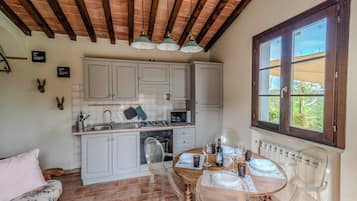 House, Patio | Private kitchen | Coffee/tea maker, electric kettle