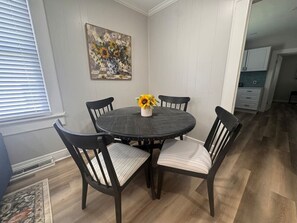 Dining - Spacious 3bd/1b home - .9 miles to Casino (Danville)