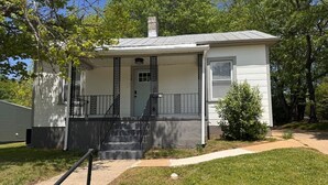 A single-story house with a front porch, a small staircase, and a mailbox. - Spacious 3bd/1b home - .9 miles to Casino (Danville)