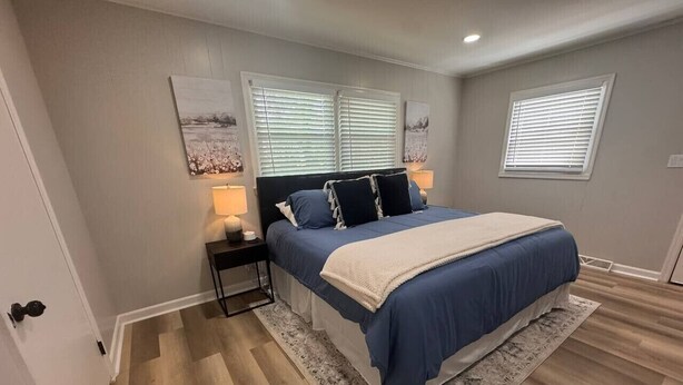 A bedroom with a bed, nightstands, and a window with blinds. - Spacious 3bd/1b home - .9 miles to Casino (Danville)
