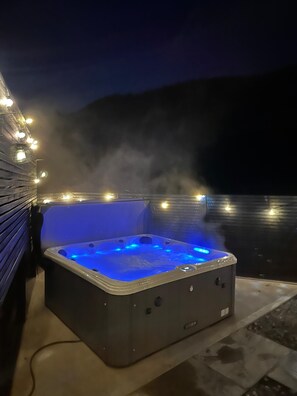 Terrace/patio - Barn with hot tub - Near Brecon, Zip World & Cardiff (Aberdare)