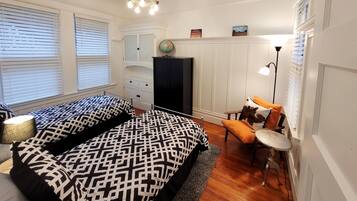 3 bedrooms, iron/ironing board, travel cot, free WiFi