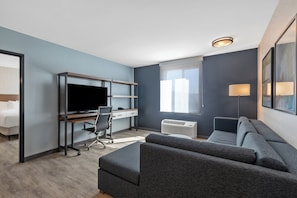 Suite, 1 King Bed, Non Smoking