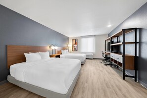 Suite, 2 camas Queen size, con acceso para personas discapacitadas, para no fumadores | Escritorio, espacio para trabajar con laptop y cortinas blackout 