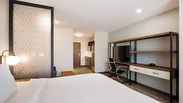 Suíte, 1 cama King, para não fumantes | Wi-Fi de cortesia, roupa de cama