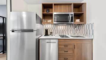 Suite, 1 King Bed, Non Smoking | Free WiFi, bed sheets