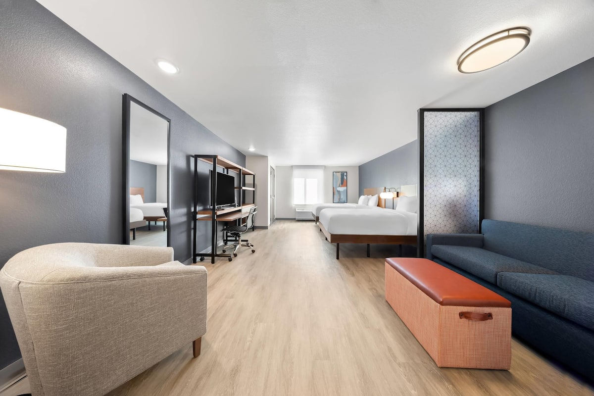 Suite, 2 Queen Beds, Non Smoking | Free WiFi, bed sheets