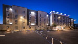 A modern hotel with multiple floors, a well-lit parking lot, and clear signage for the hotel name. - Everhome Suites San Bernardino - Loma Linda (San Bernardino)
