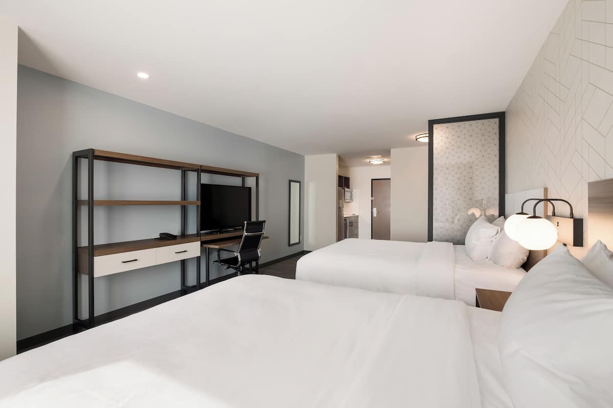 Suite, 2 Queen Beds, Non Smoking