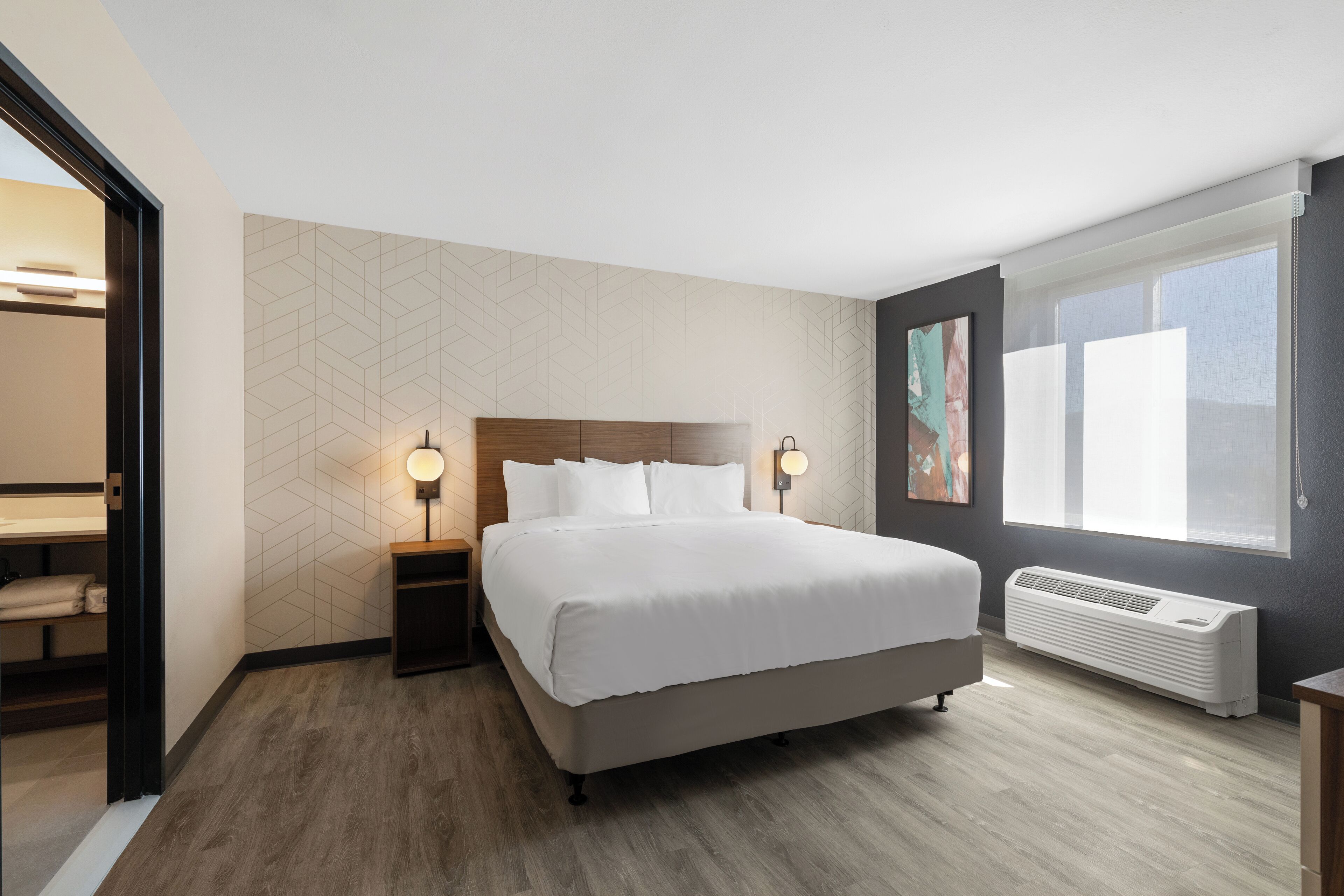 Suite, 1 très grand lit, non-fumeur | Bureau, espace de travail pour ordinateurs portables