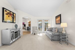 TV, offices - Latitude Adjustment Tuscan Ridge (Davenport)