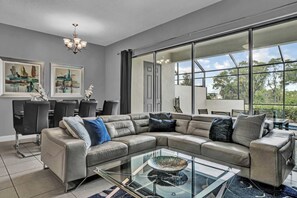 Televisión, futbolito, oficina