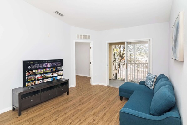 Televisión y oficina 