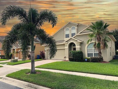 5BR Sleeps 13 with Private Pool & More!