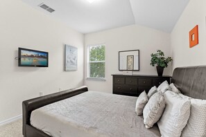 5 chambres, fer et planche à repasser, lit parapluie, Wi-Fi