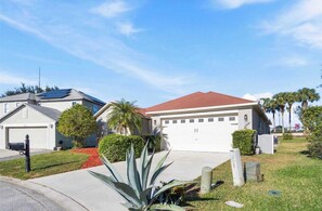 Property grounds - Magic Oasis Retreat (Davenport)