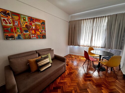 Spacious apartment in Lapa with views of the Arcos with parking space/well located