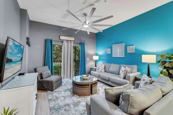 Una televisión, una oficina