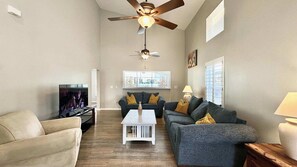 TV, video games, offices - Santa Cruz Retreat - Outdoor Pool (Davenport)