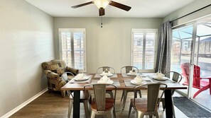 Dining - Santa Cruz Retreat - Outdoor Pool (Davenport)