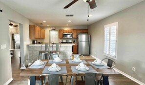 Dining - Santa Cruz Retreat - Outdoor Pool (Davenport)