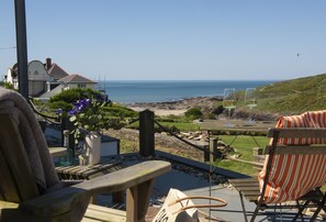 Terrace/patio - The Perch is a contemporary studio offering the perfect escape to the coast (New Polzeath)