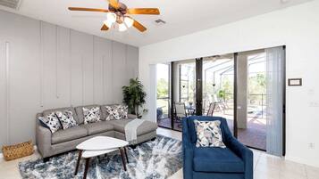 Televisio, videopelejä, stereot, työhuone