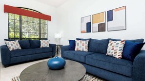 Televisio, videopelejä, pöytäjalkapallopöytä, stereot