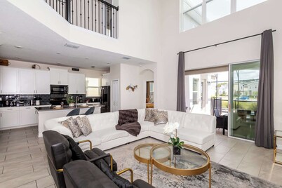 Storeybook Escape - Sleeps 11!