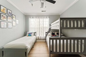 2 dormitorios, tabla de planchar con plancha, wifi y ropa de cama