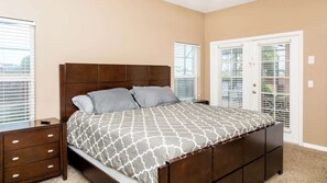 7 dormitoris, planxa i posts de planxar, un bressol de viatge i wifi 