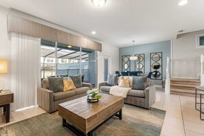 Tv, bordsfotboll och kontor