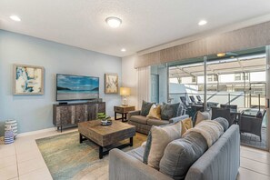 Tv, bordsfotboll och kontor