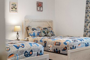 5 chambres, fer et planche à repasser, Wi-Fi, draps fournis