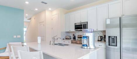 Refrigerador, microondas, horno, placa de cocina