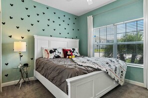 5 habitaciones, tabla de planchar con plancha, cuna de viaje y wifi 