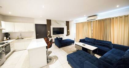 The Signature Apartment Unit A407-Charming 2-bedroom in Accra with AC, Free WiFi