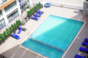 Pool - The Signature Apartment Unit A407-Charming 2-bedroom in Accra with AC, Free WiFi (Accra)