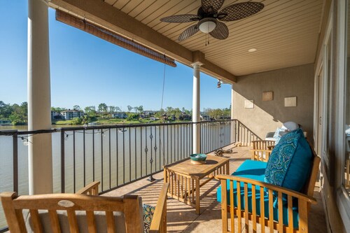 The  Oasis on Lake Hamilton with Pool