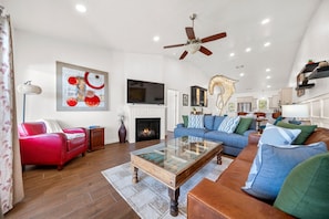 Smart TV, fireplace