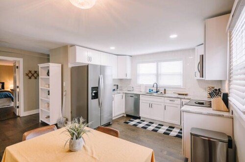 Cozy 2b/1bath Home- 3 miles to Casino