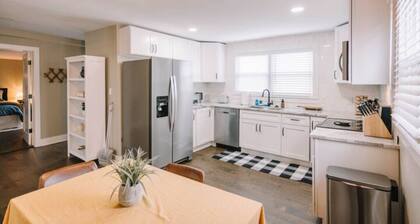 Cozy 2b/1bath Home- 3 miles to Casino