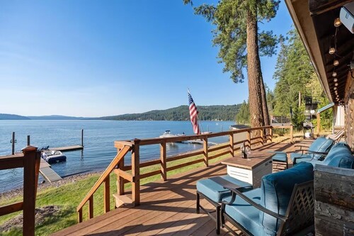 Lakefront Cabin Sleeps 6 – Private Dock, Jacuzzi, 80' Beachfront & Sunsets!