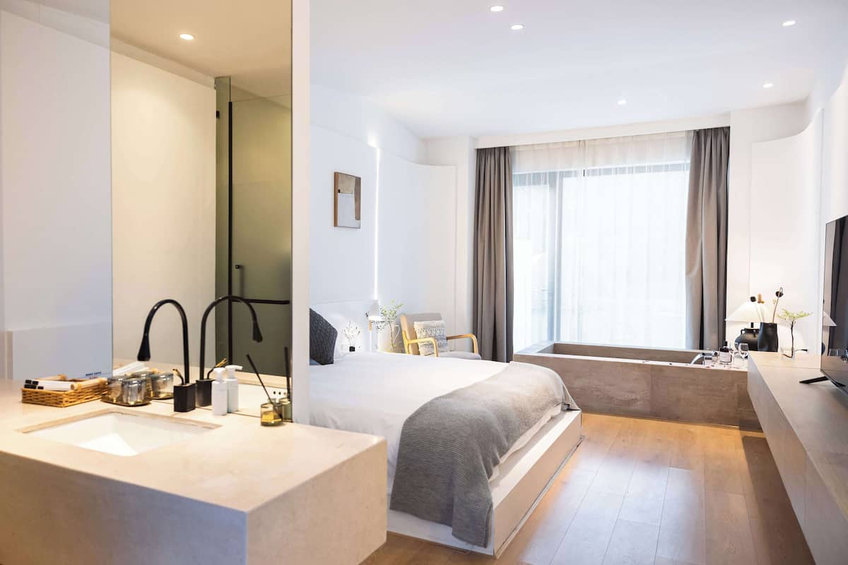 Superior Double Room, Courtyard View | Desk, laptop workspace, soundproofing, free WiFi