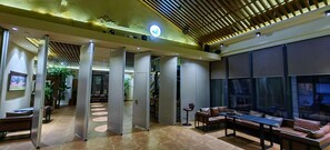 Sala de estar en el lobby