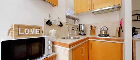 Fridge, microwave, stovetop, coffee/tea maker