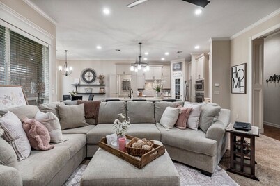 4-Bedroom, Game Room, BBQ Grill, and Pool