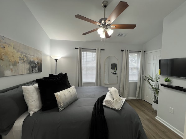 2 bedrooms, desk, iron/ironing board, free WiFi