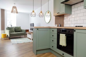 Maison | Cuisine privée | Réfrigérateur, four à micro-ondes, un four, surface de cuisson