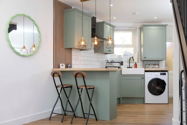 Maison | Cuisine privée | Réfrigérateur, four à micro-ondes, un four, surface de cuisson